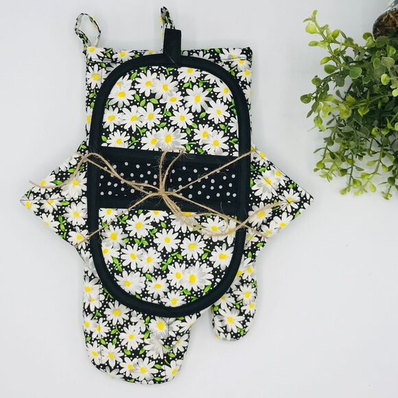 3 Piece Baking Gift Set. Oven Mitt and Potholder, Daisy and Dots On Black Print - Picture 10 of 10